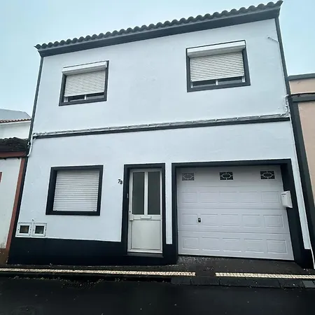 The Rock Family House Feriehus
